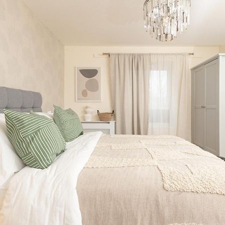 Luxury Apartment, Birmingham-Parking Екстериор снимка